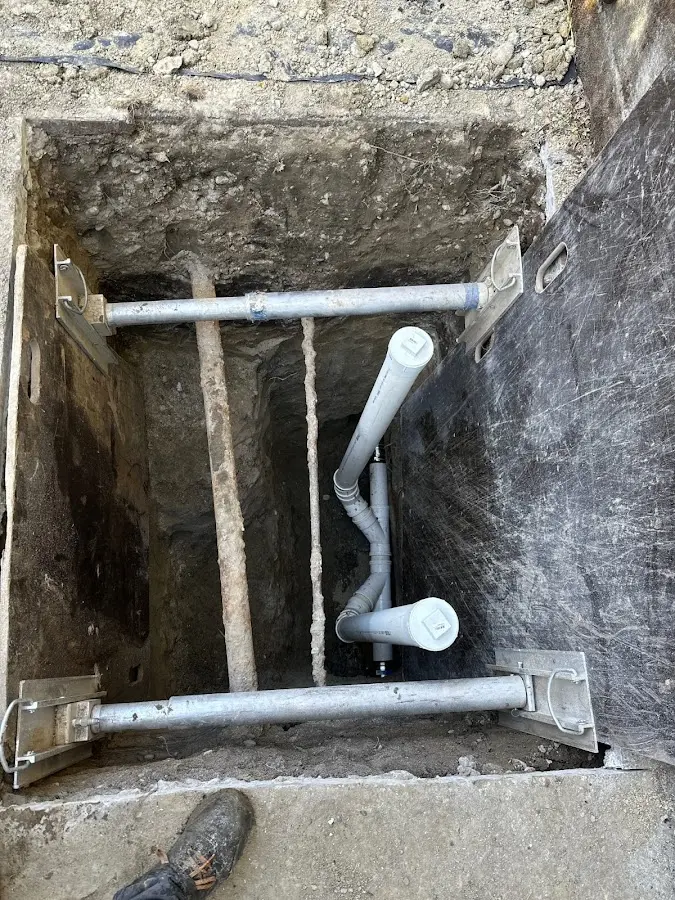 Experienced plumber completing Drain Cleaning work in Glendale